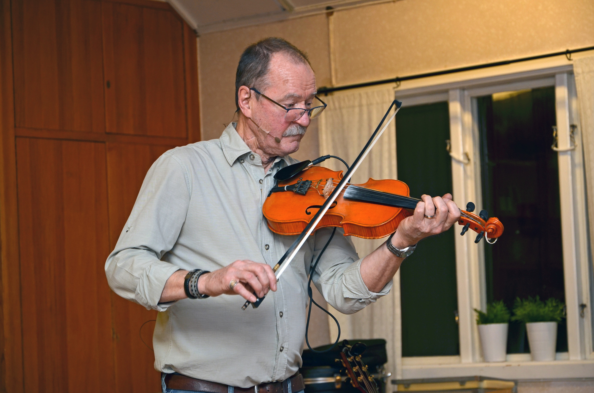 Röste.nu – Röstebilder – Musik- och humorshow med Janne Krantz 2020