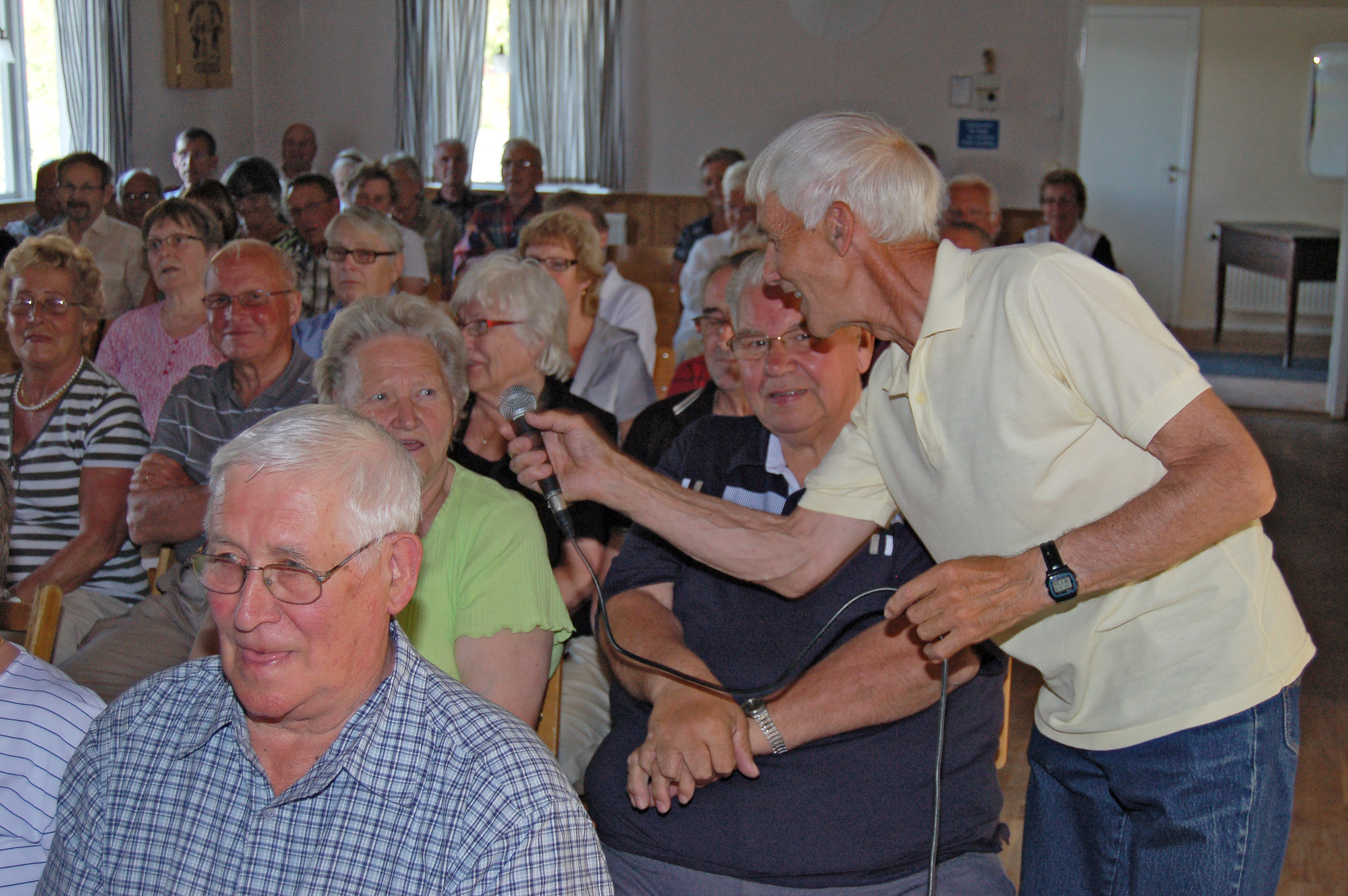 Röste.nu – Röstebilder – ’’Rosad’’ musik- och sångkväll i Dönjegården 2007