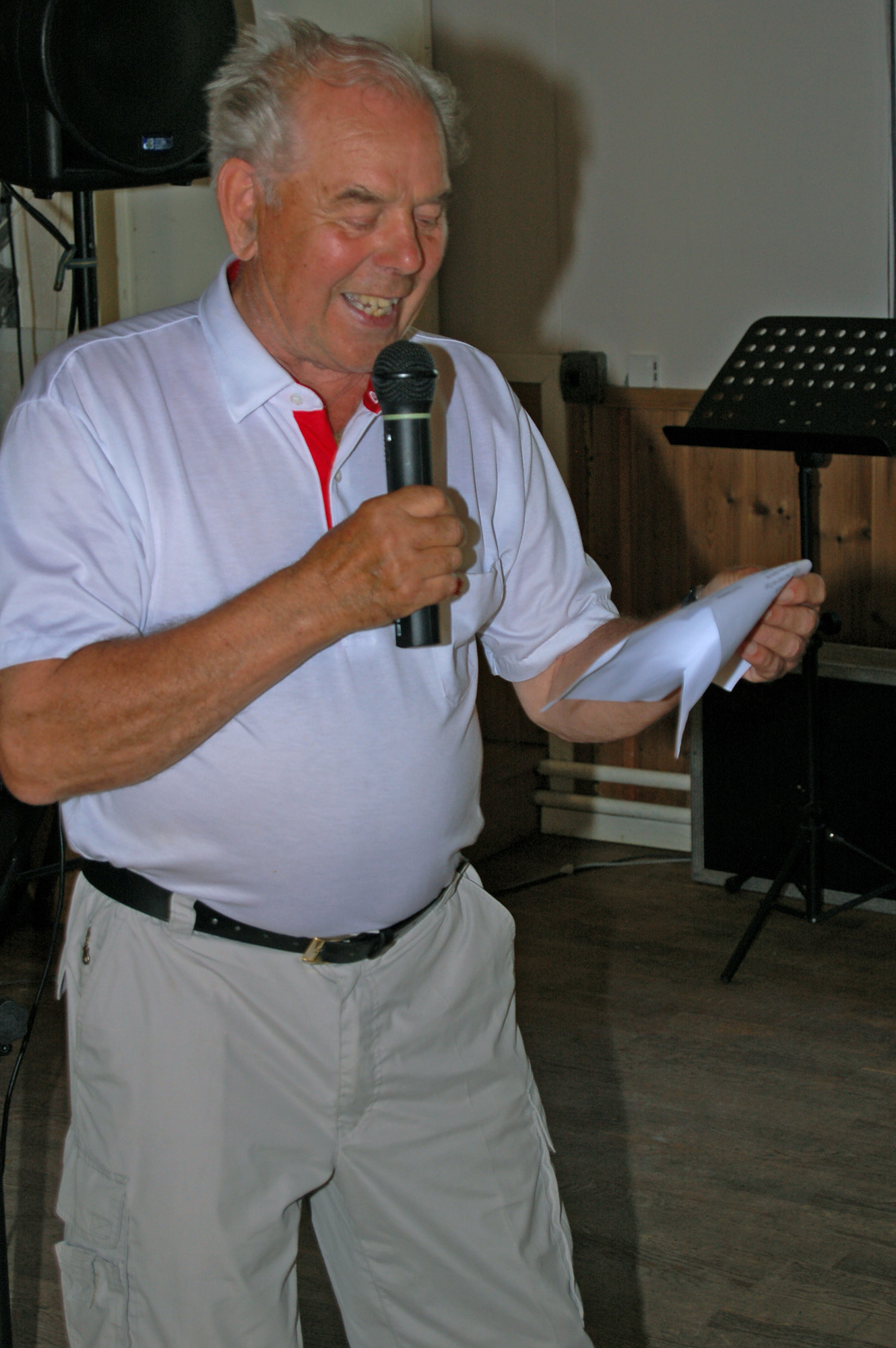 Röste.nu – Röstebilder – ’’Rosad’’ musik- och sångkväll i Dönjegården 2007