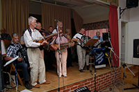 Röste.nu – Röstebilder – Härligt sväng under musik- och sångkvällen 2008
