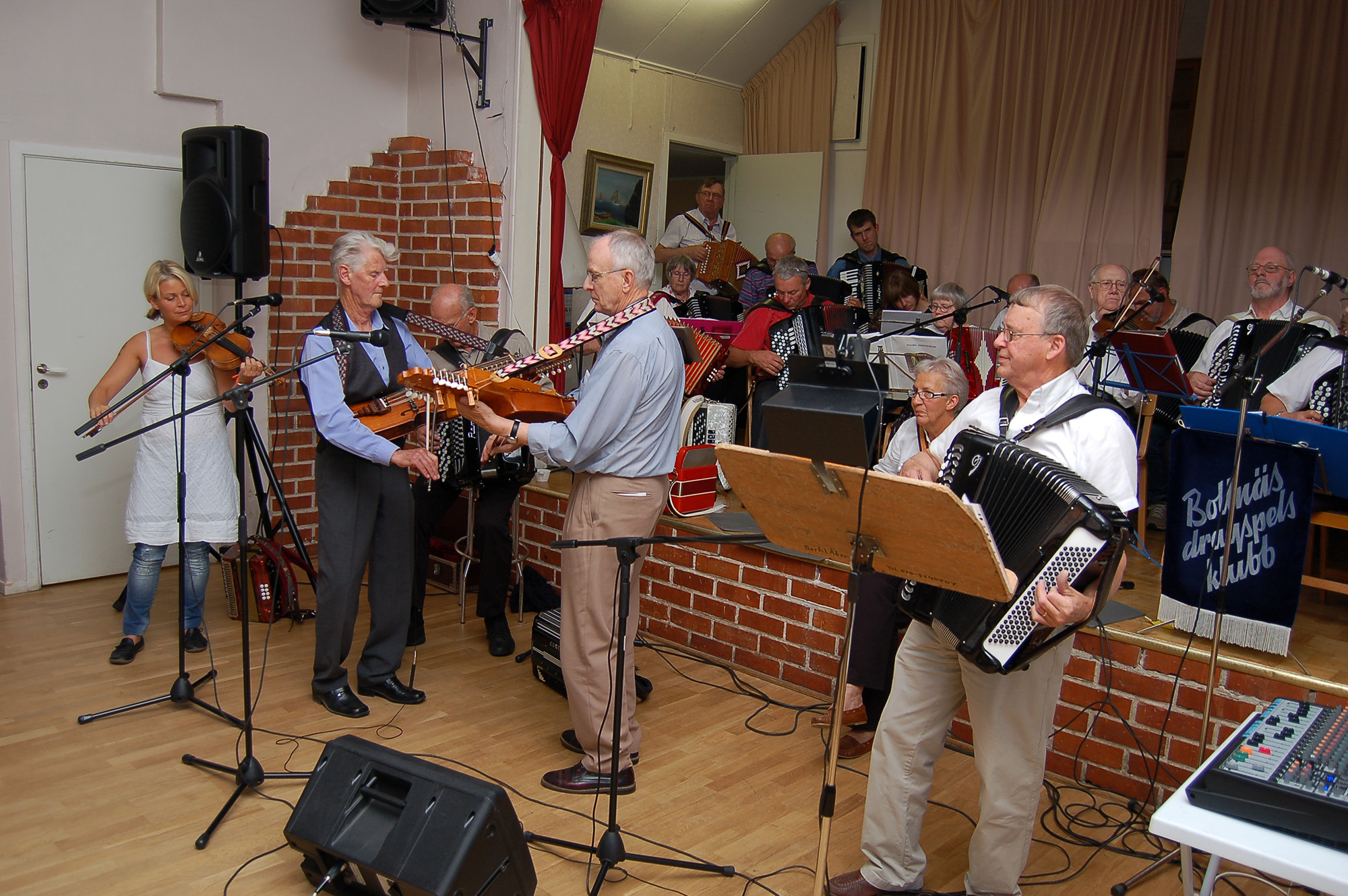 Röste.nu – Röstebilder – Musik- och sångkväll med Granbogänget 2009