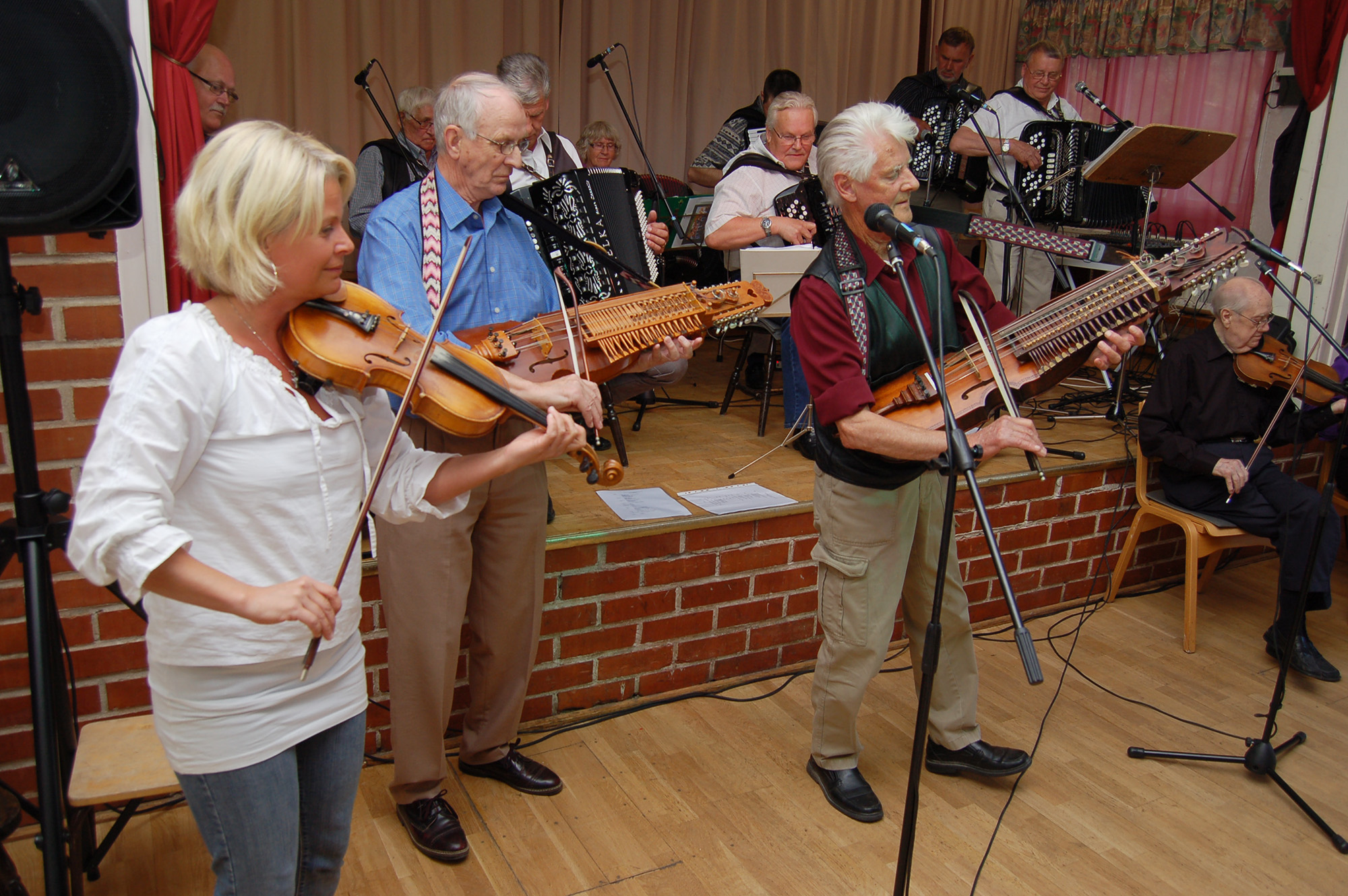 Röste.nu – Röstebilder – Musik- och sångkväll i Röste för 20:e året 2010