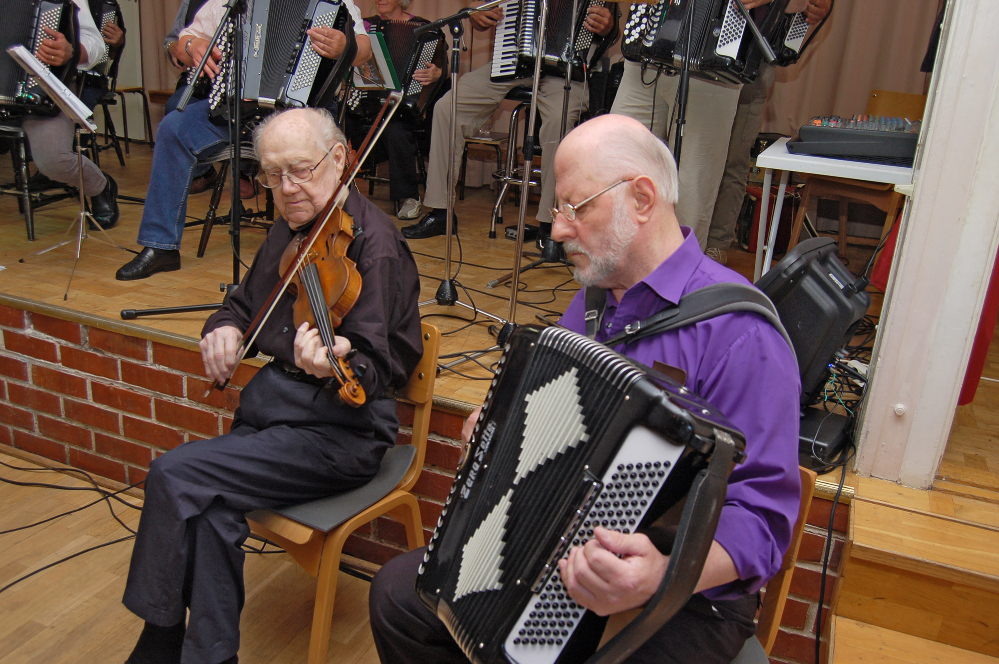 Röste.nu – Röstebilder – Musik- och sångkväll i Röste för 20:e året 2010