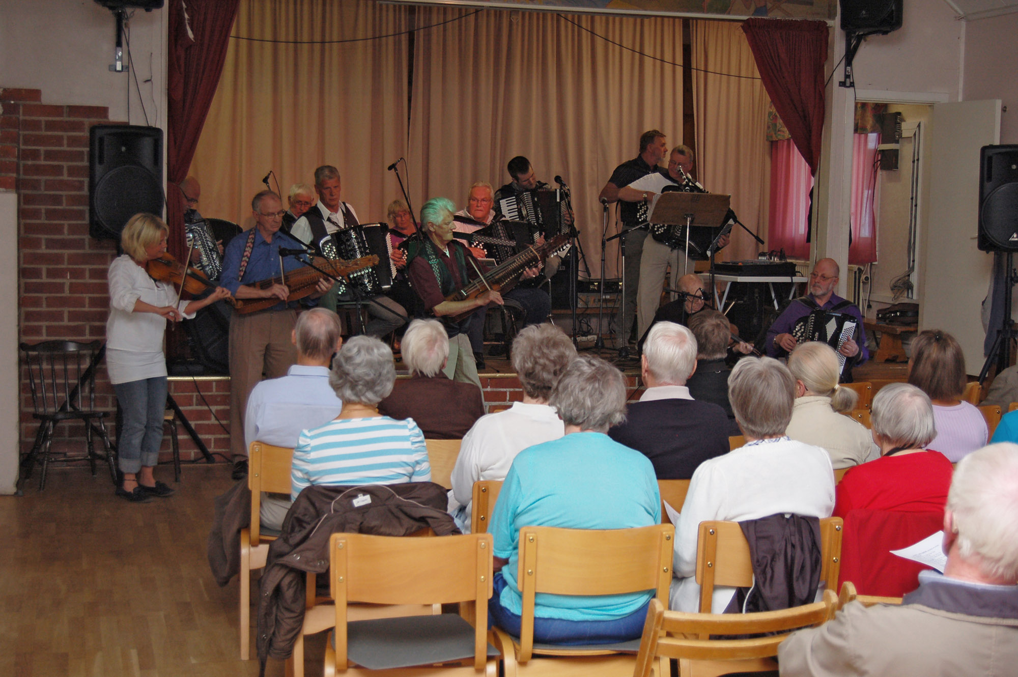 Röste.nu – Röstebilder – Musik- och sångkväll i Röste för 20:e året 2010