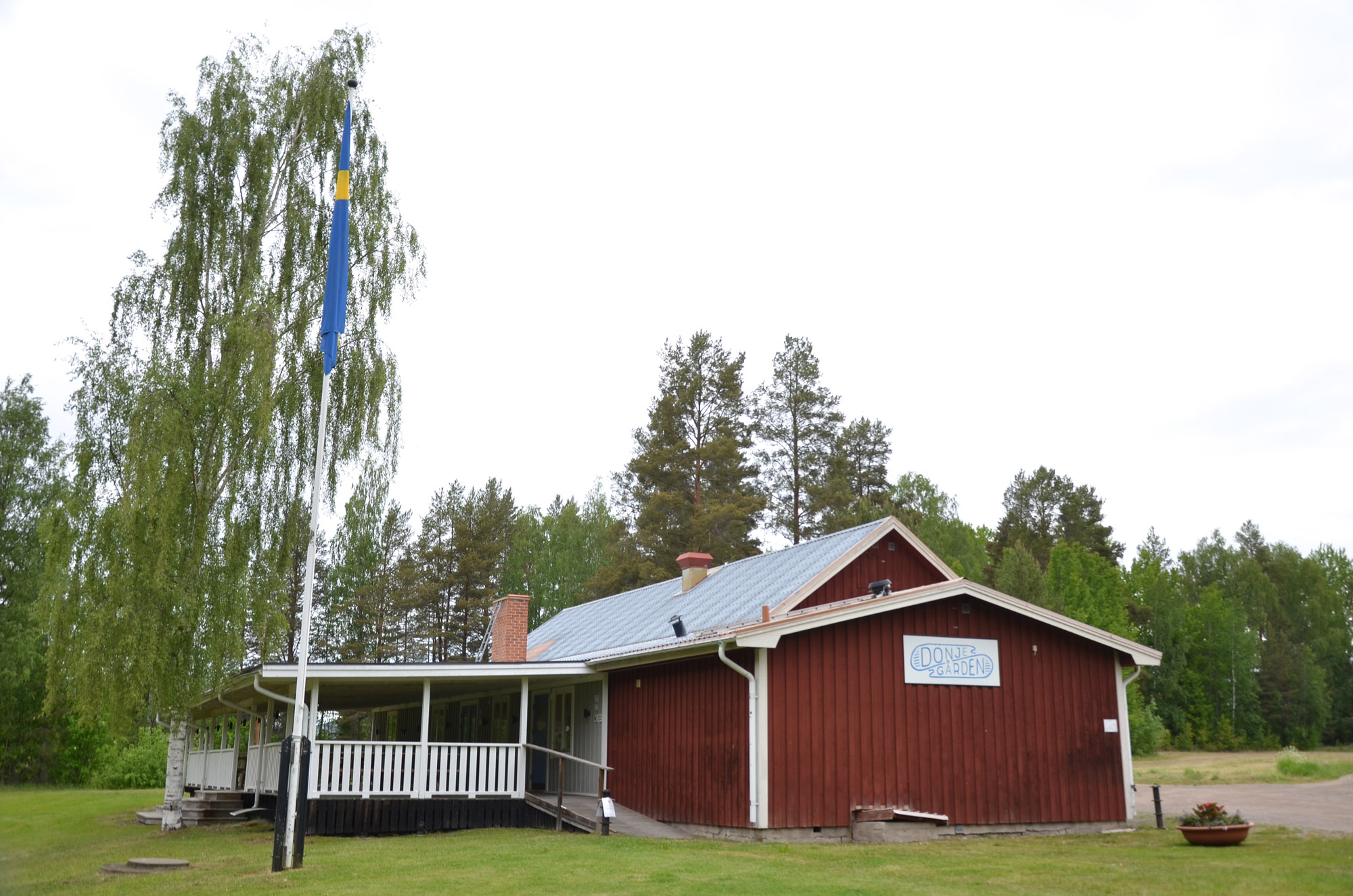 Röste.nu – Röstebilder – Nationaldagsfirande vid Dönjegården 2025