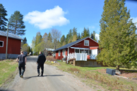 Röste.nu – Röstebilder – Nya anslagstavlor i byn och fräscht altangolv och möbler i Dönjegården 2019