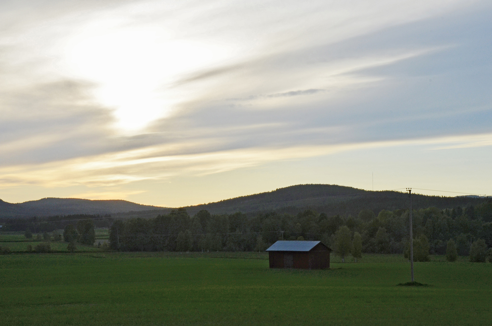 Röste.nu – Röstebilder – Nypremiär för logdans i Farmorsladan 2016
