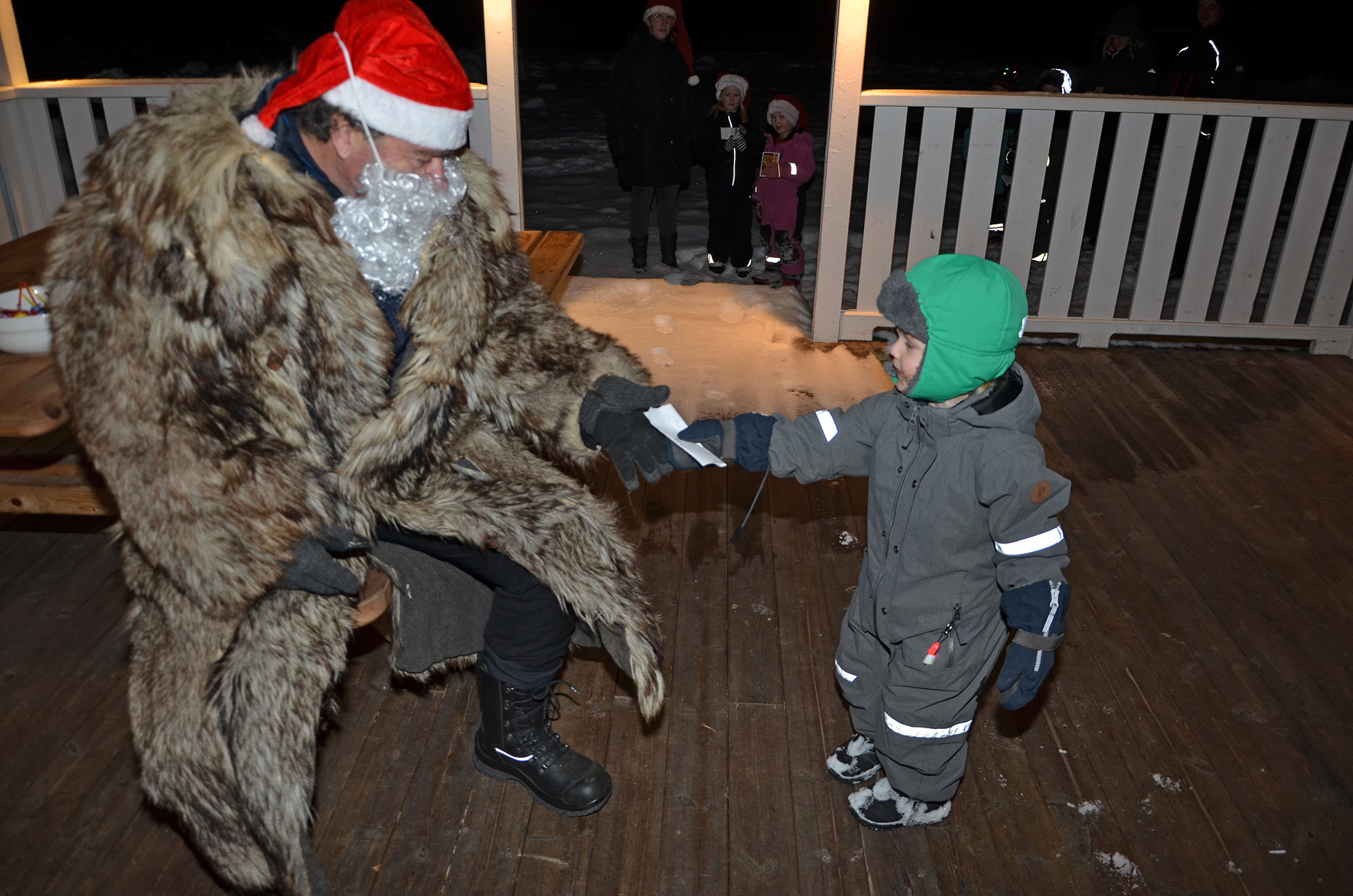 Röste.nu – Röstebilder – Nypremiär för tomtekväll vid Dönjegården 2022