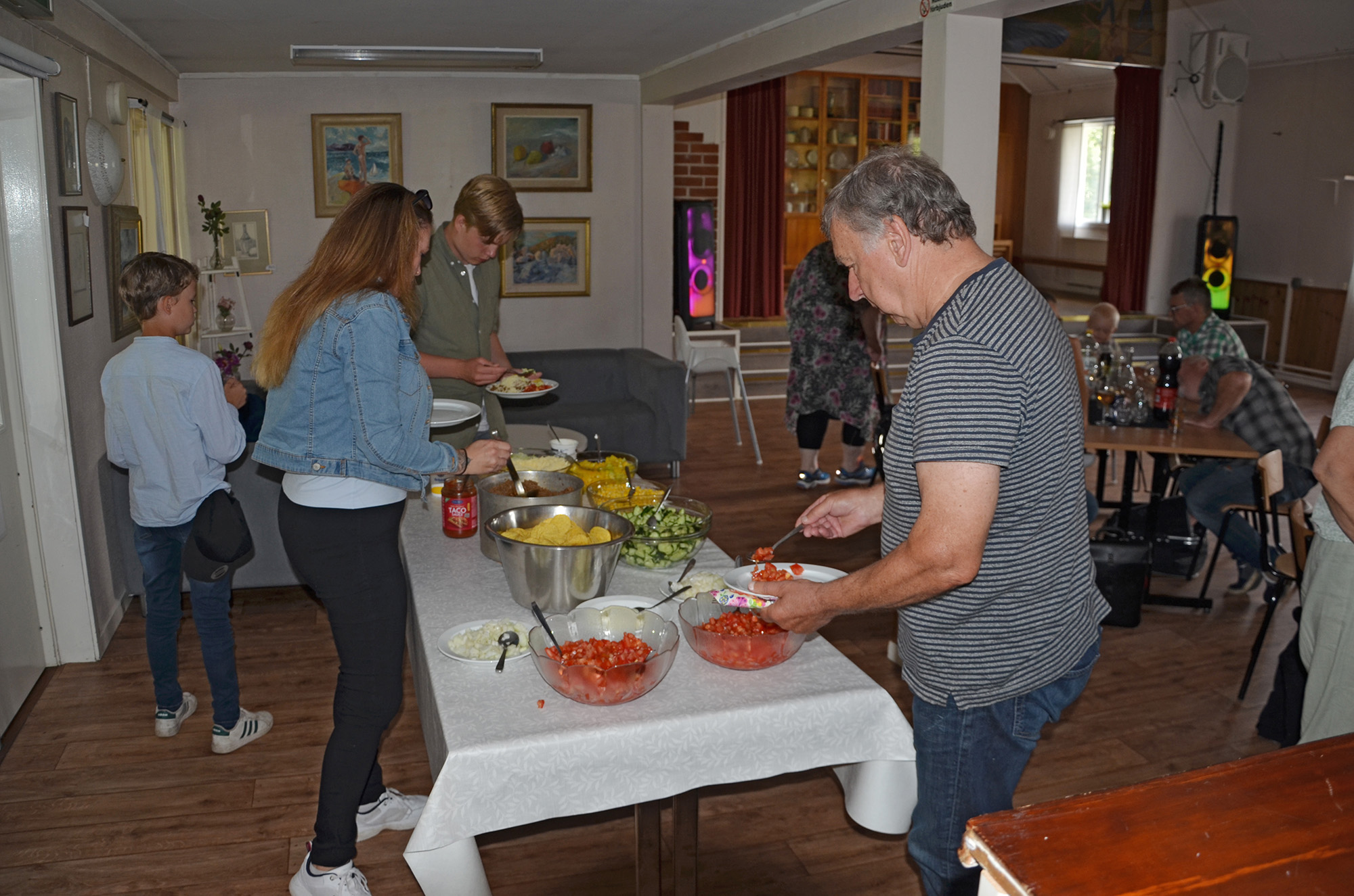 Röste.nu – Röstebilder – Premiär för tacosafton med musikquiz 2024