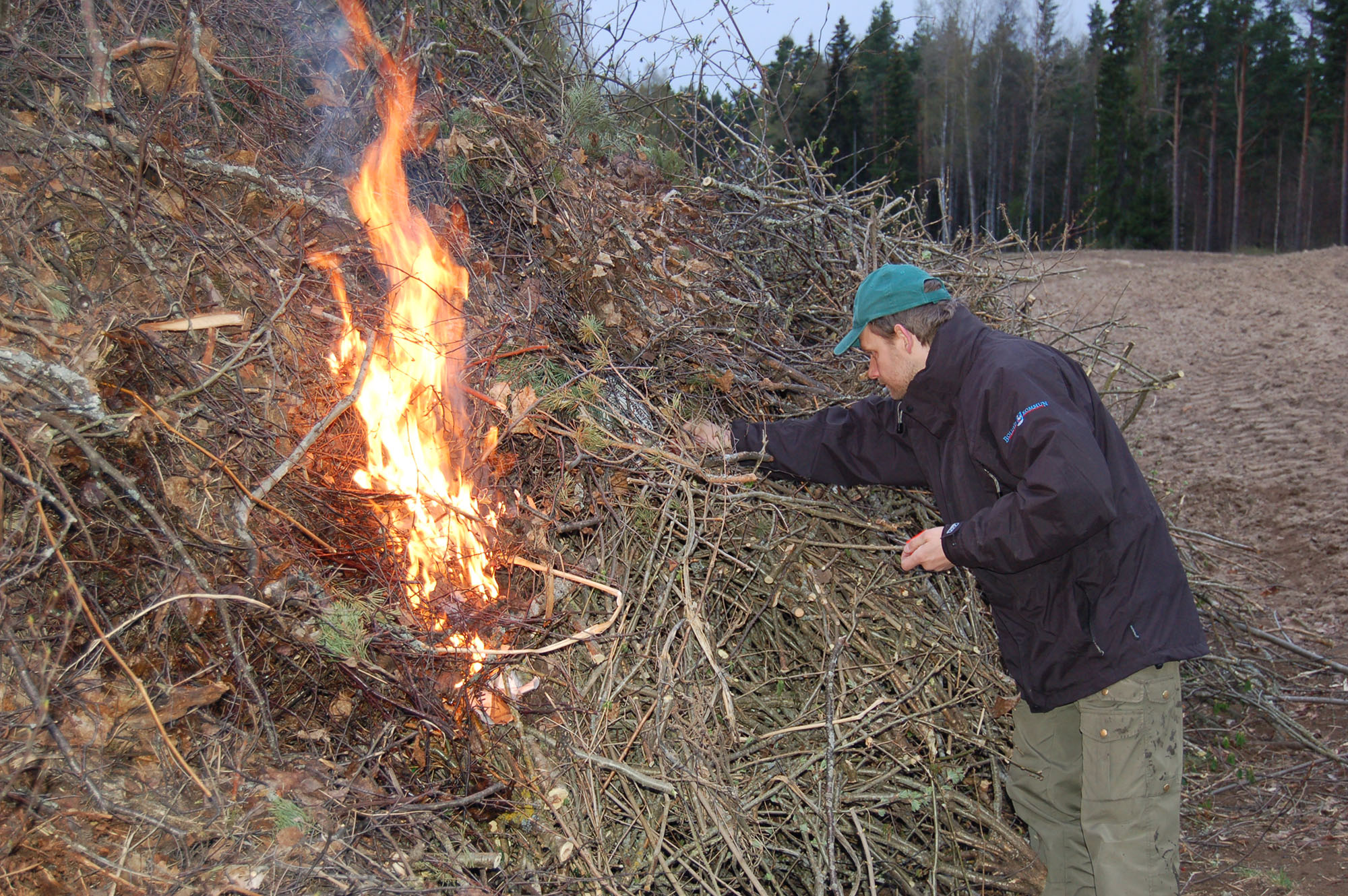 Röste.nu – Röstebilder – Premiär för Valborgsfirande vid Dönjegården 2007