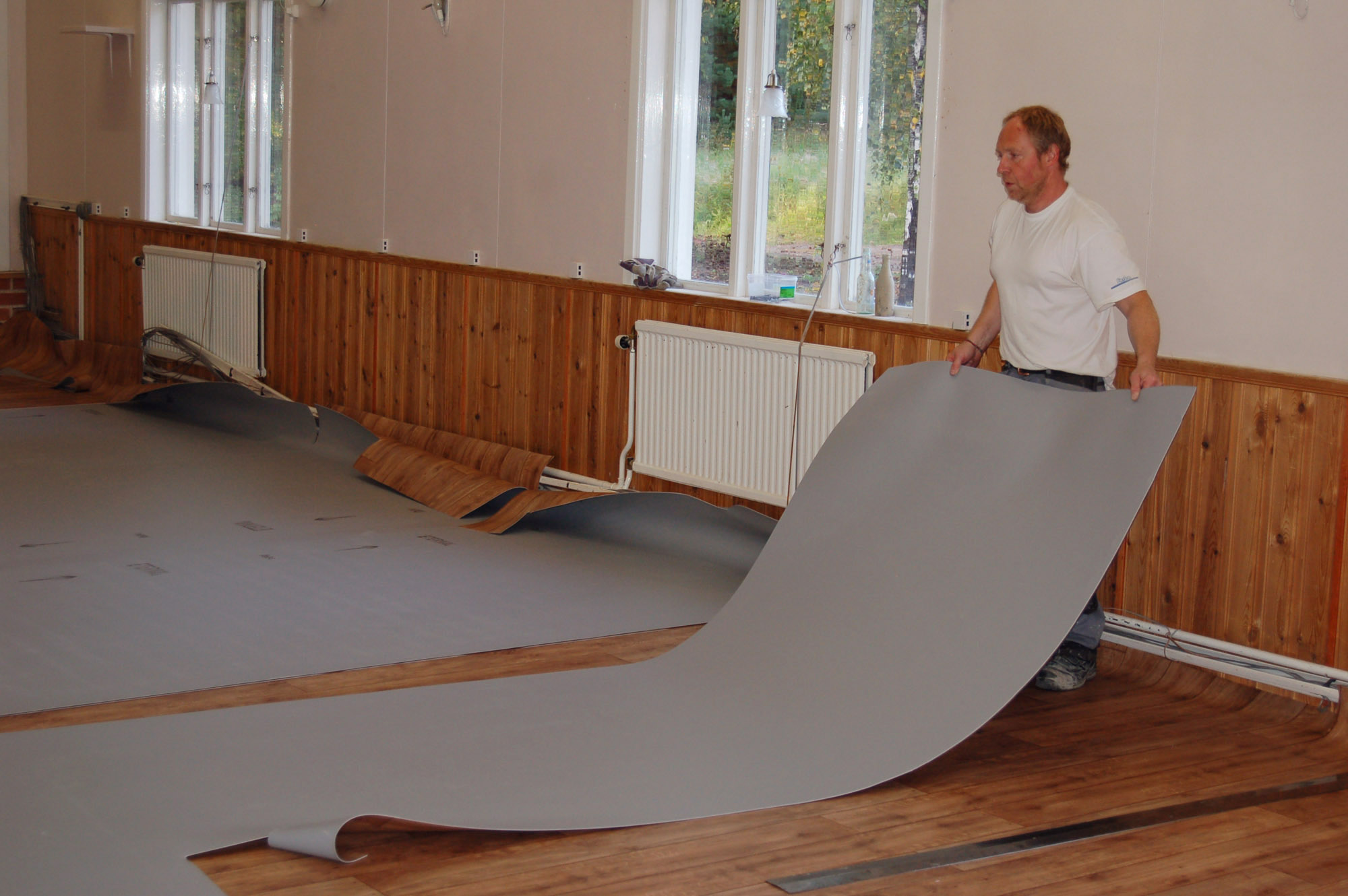 Röste.nu – Röstebilder – Så fick Dönjegården nytt golv 2010