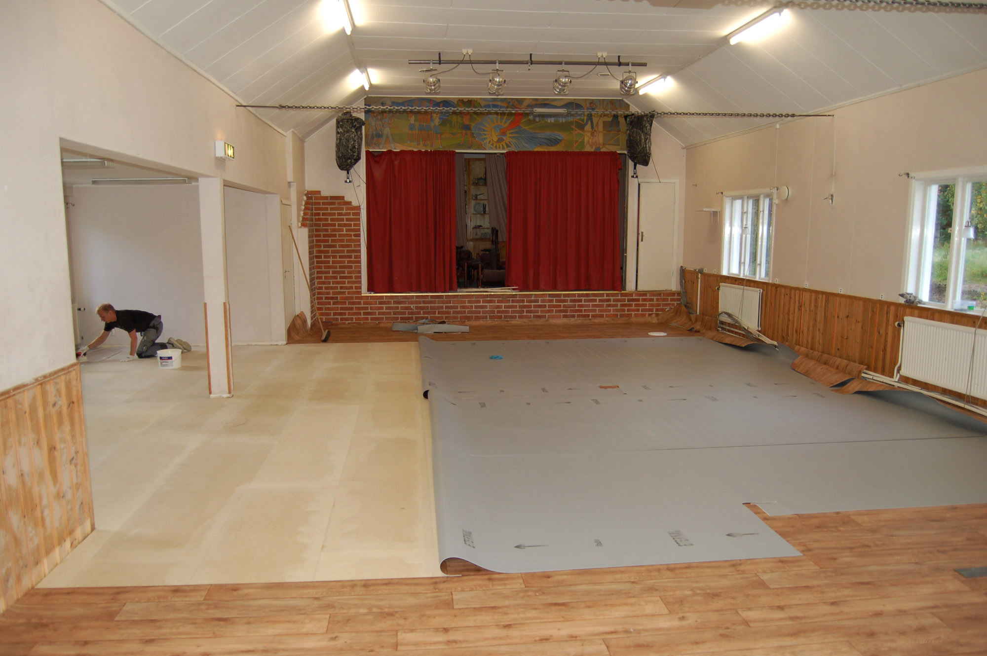 Röste.nu – Röstebilder – Så fick Dönjegården nytt golv 2010