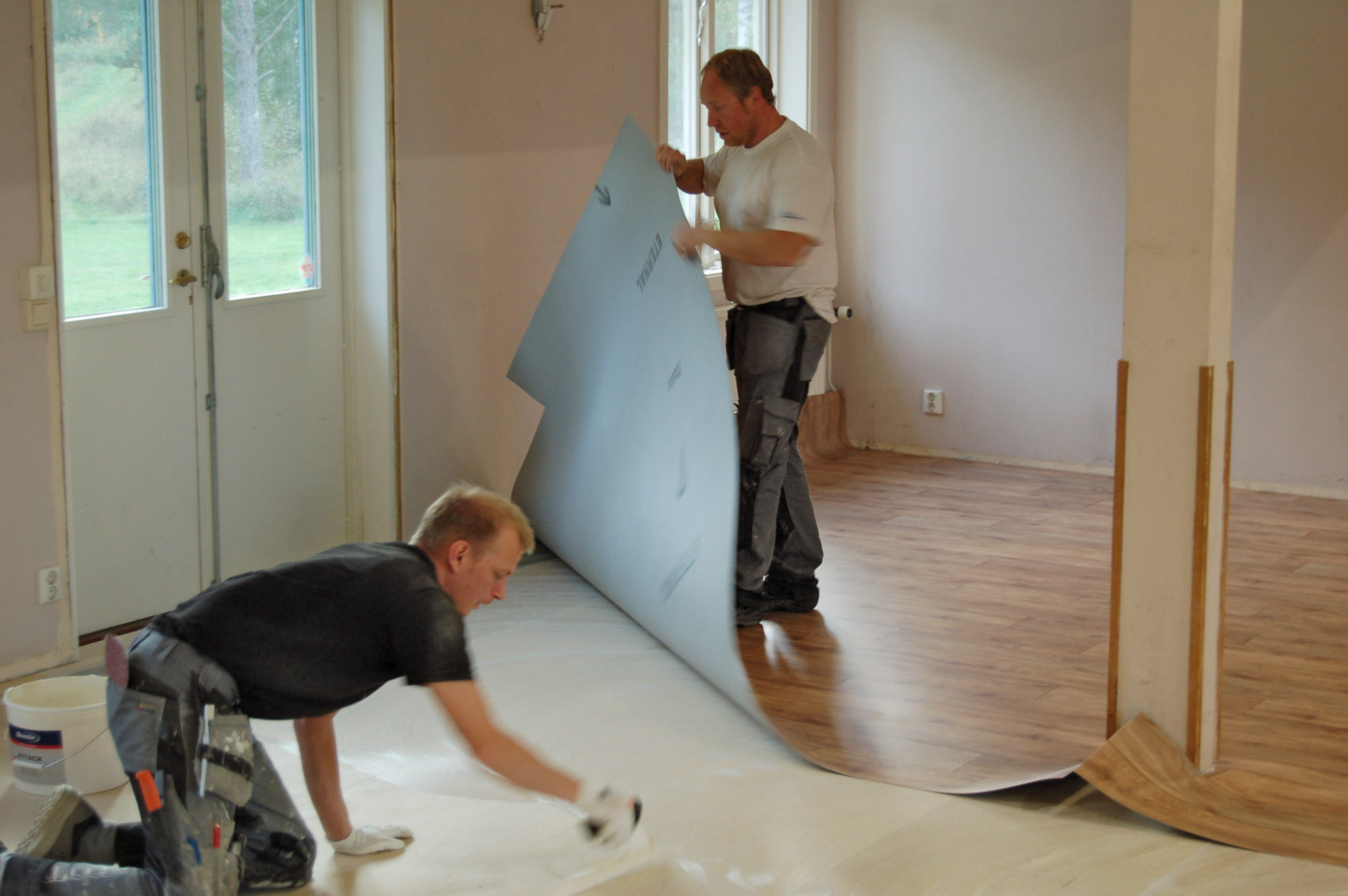 Röste.nu – Röstebilder – Så fick Dönjegården nytt golv 2010