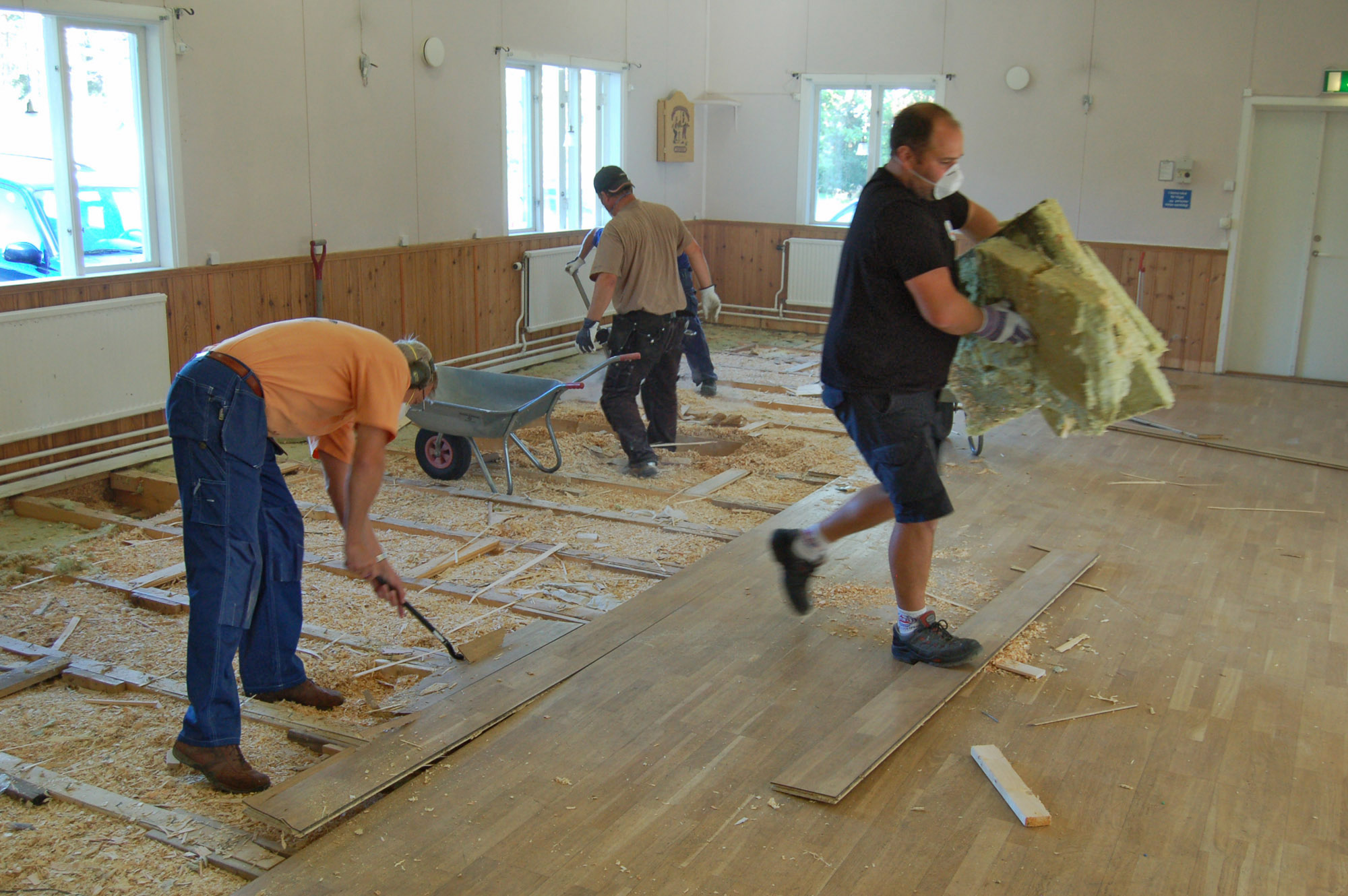 Röste.nu – Röstebilder – Så fick Dönjegården nytt golv 2010