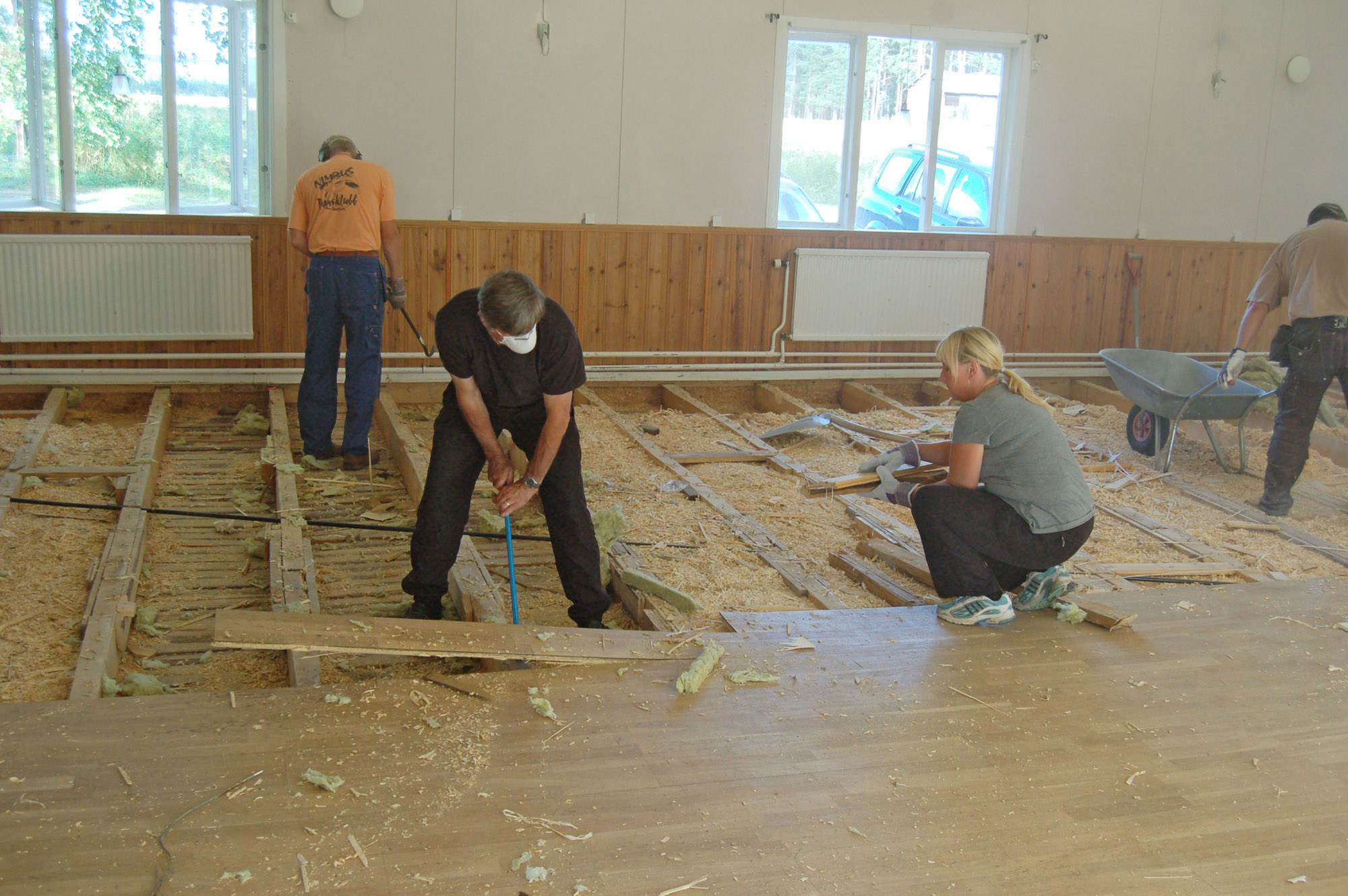 Röste.nu – Röstebilder – Så fick Dönjegården nytt golv 2010