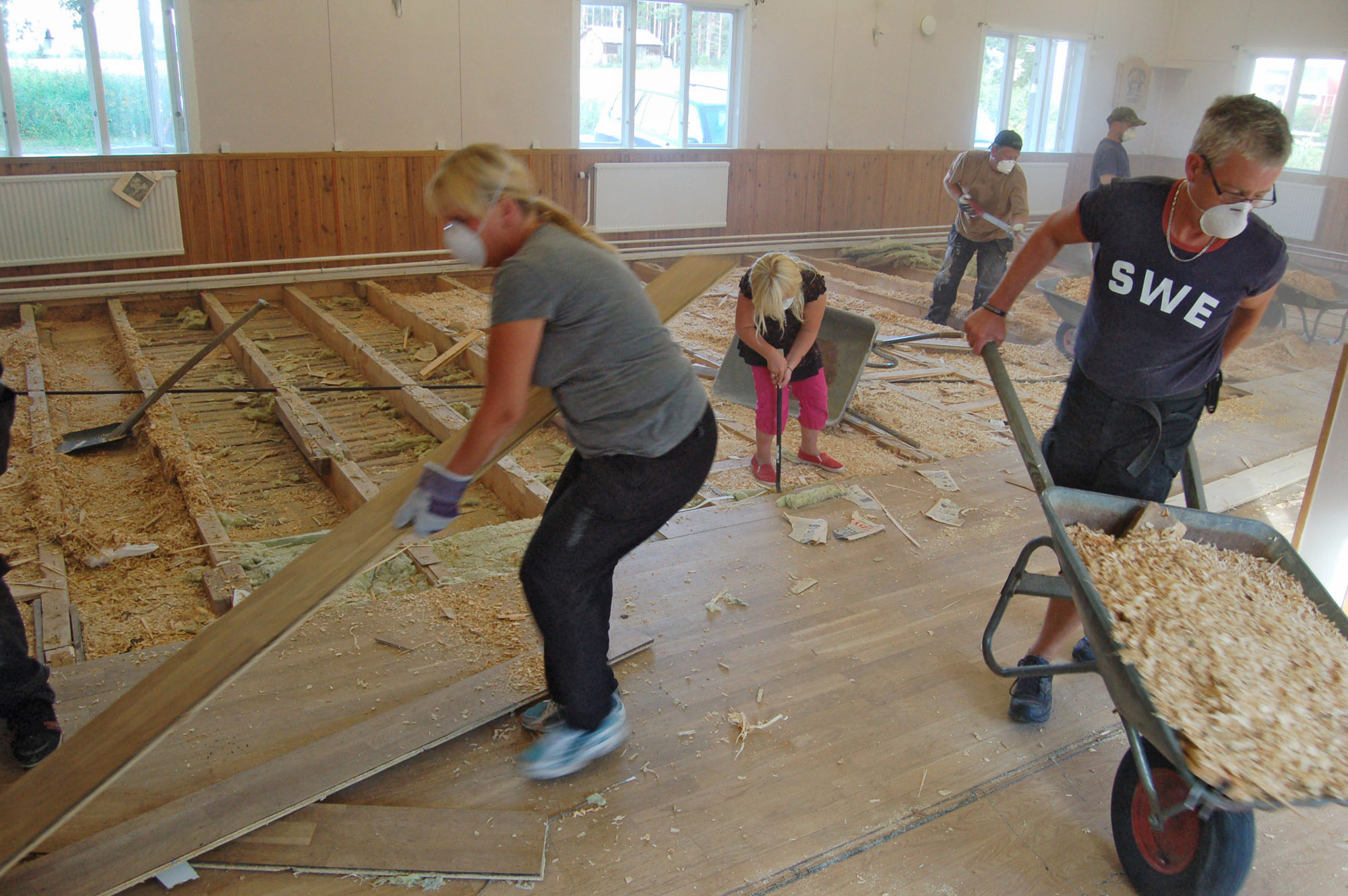 Röste.nu – Röstebilder – Så fick Dönjegården nytt golv 2010