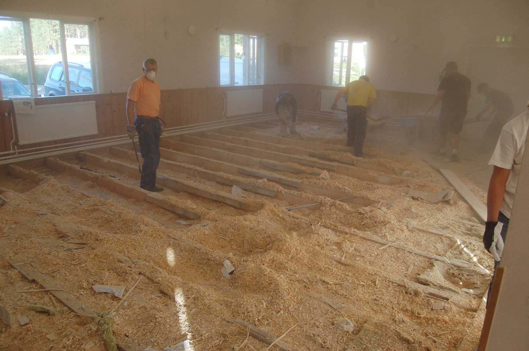 Röste.nu – Röstebilder – Så fick Dönjegården nytt golv 2010