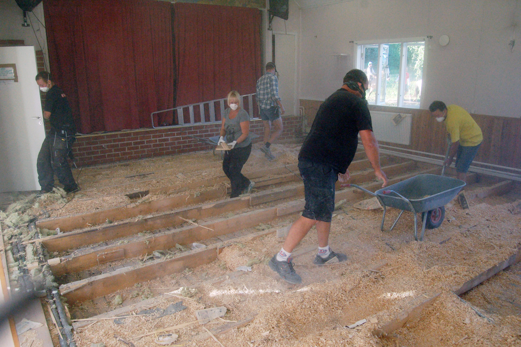 Röste.nu – Röstebilder – Så fick Dönjegården nytt golv 2010