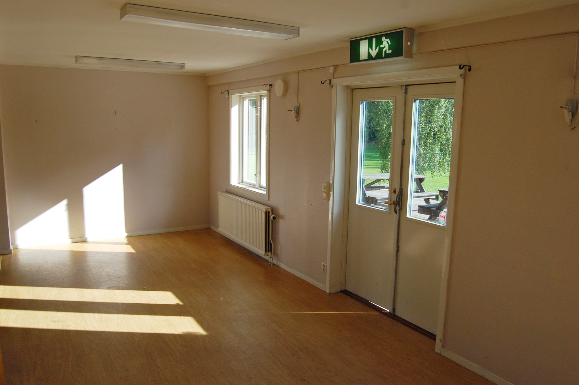 Röste.nu – Röstebilder – Så fick Dönjegården nytt golv 2010