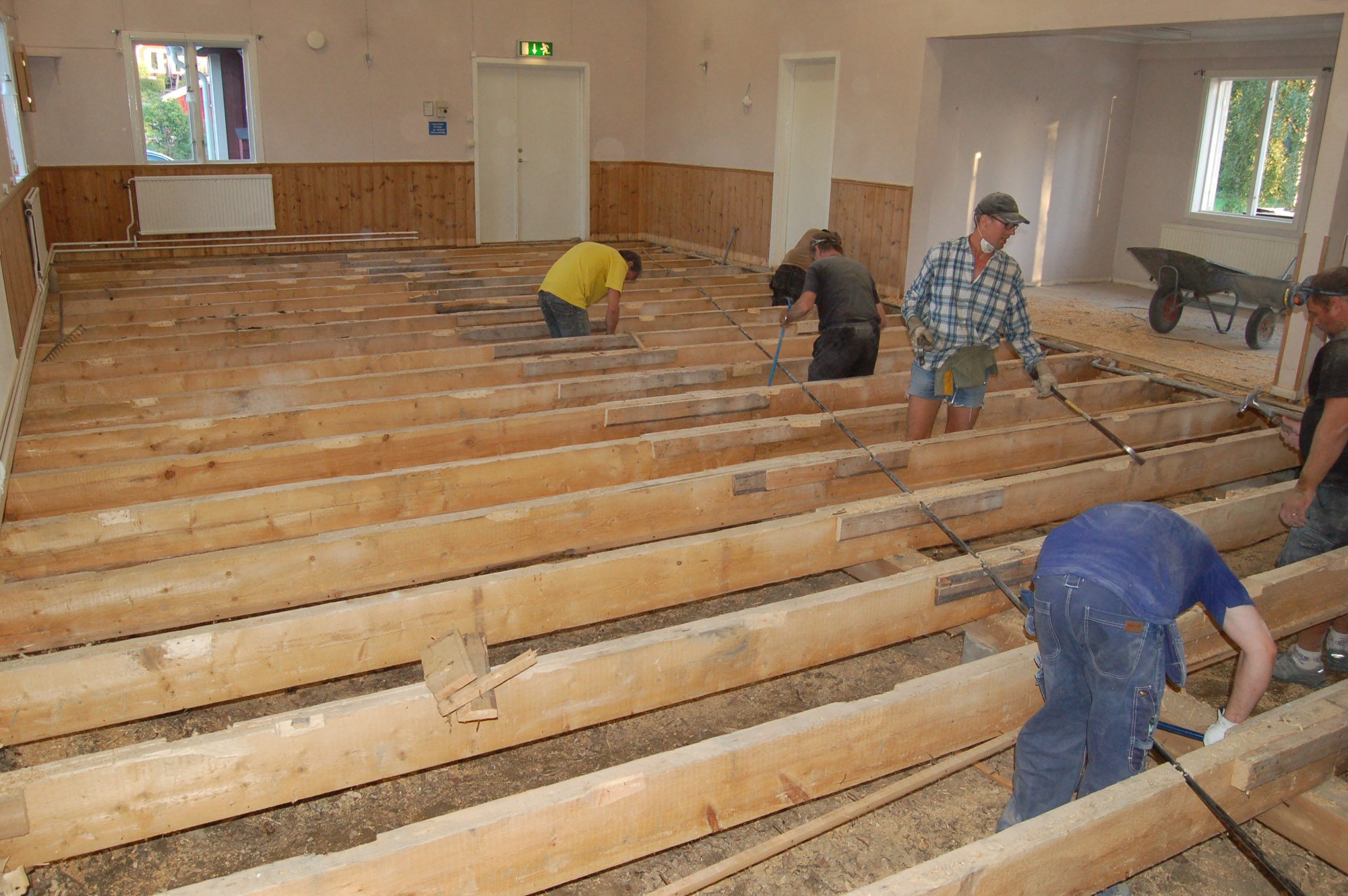 Röste.nu – Röstebilder – Så fick Dönjegården nytt golv 2010