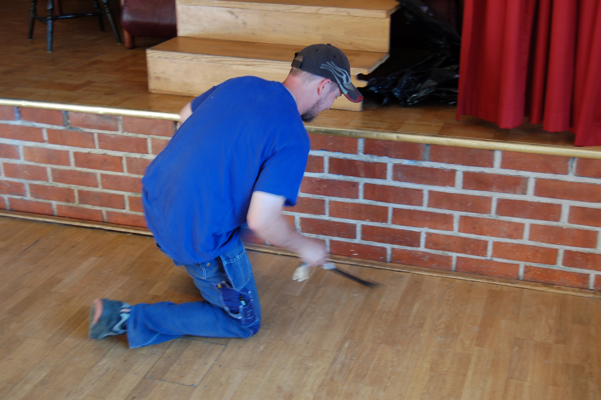 Röste.nu – Röstebilder – Så fick Dönjegården nytt golv 2010