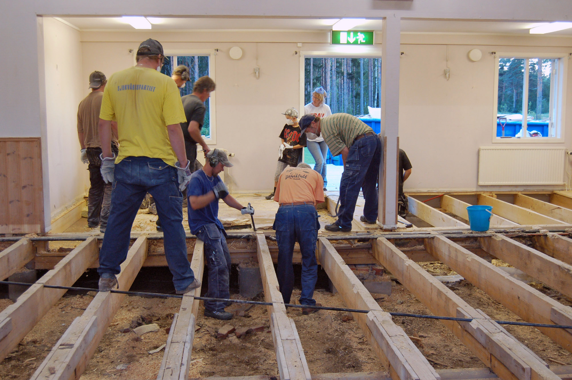 Röste.nu – Röstebilder – Så fick Dönjegården nytt golv 2010