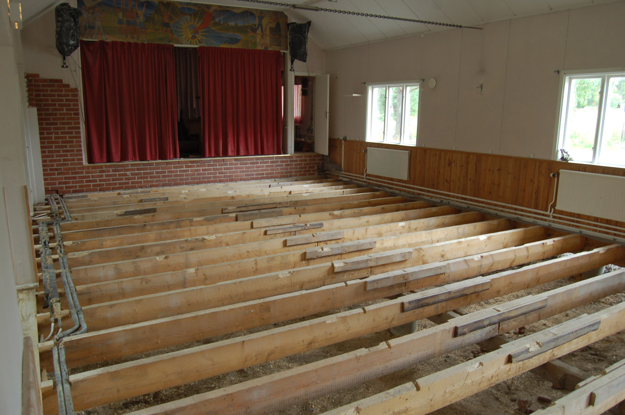 Röste.nu – Röstebilder – Så fick Dönjegården nytt golv 2010