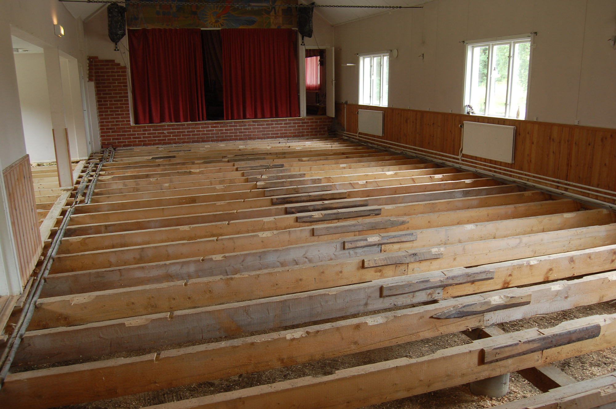 Röste.nu – Röstebilder – Så fick Dönjegården nytt golv 2010