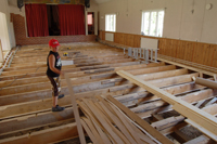 Röste.nu – Röstebilder – Så fick Dönjegården nytt golv 2010