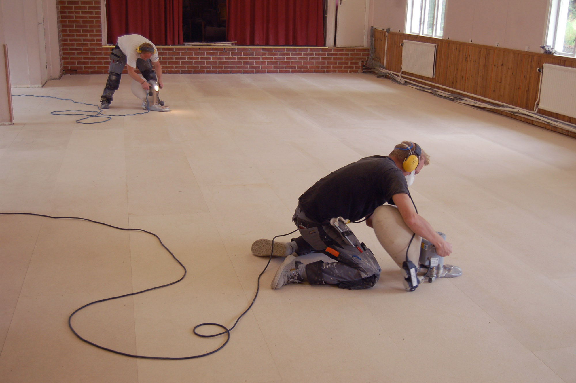 Röste.nu – Röstebilder – Så fick Dönjegården nytt golv 2010