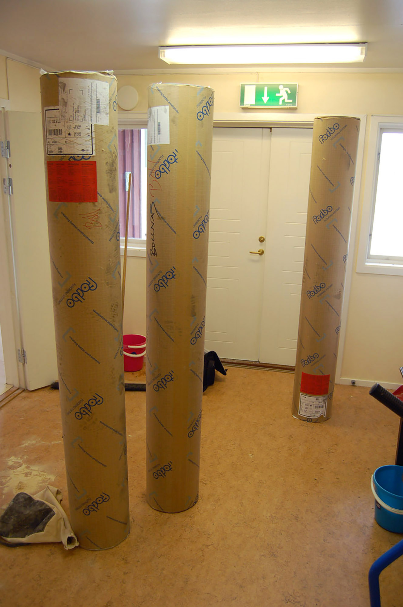 Röste.nu – Röstebilder – Så fick Dönjegården nytt golv 2010