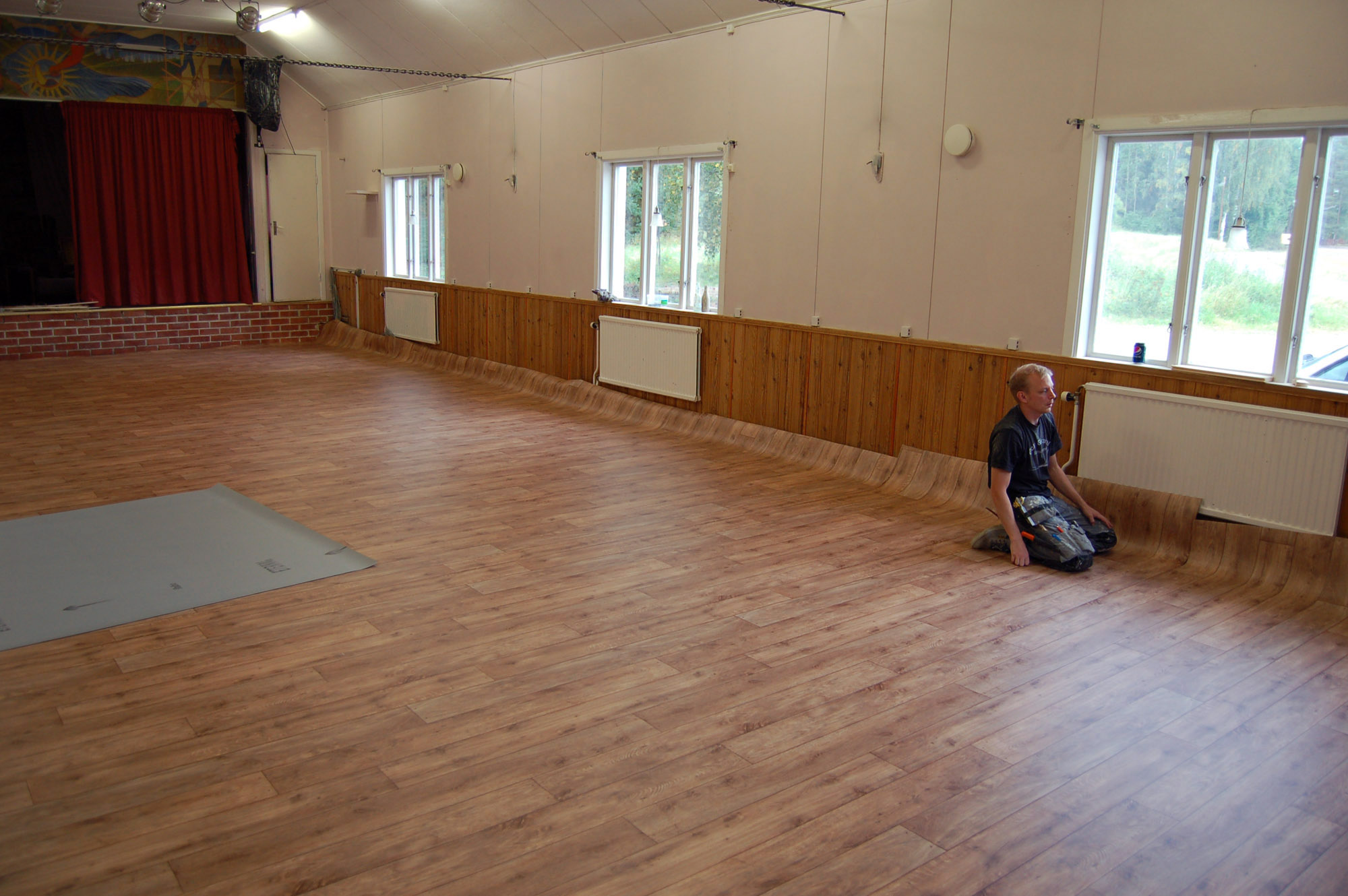 Röste.nu – Röstebilder – Så fick Dönjegården nytt golv 2010