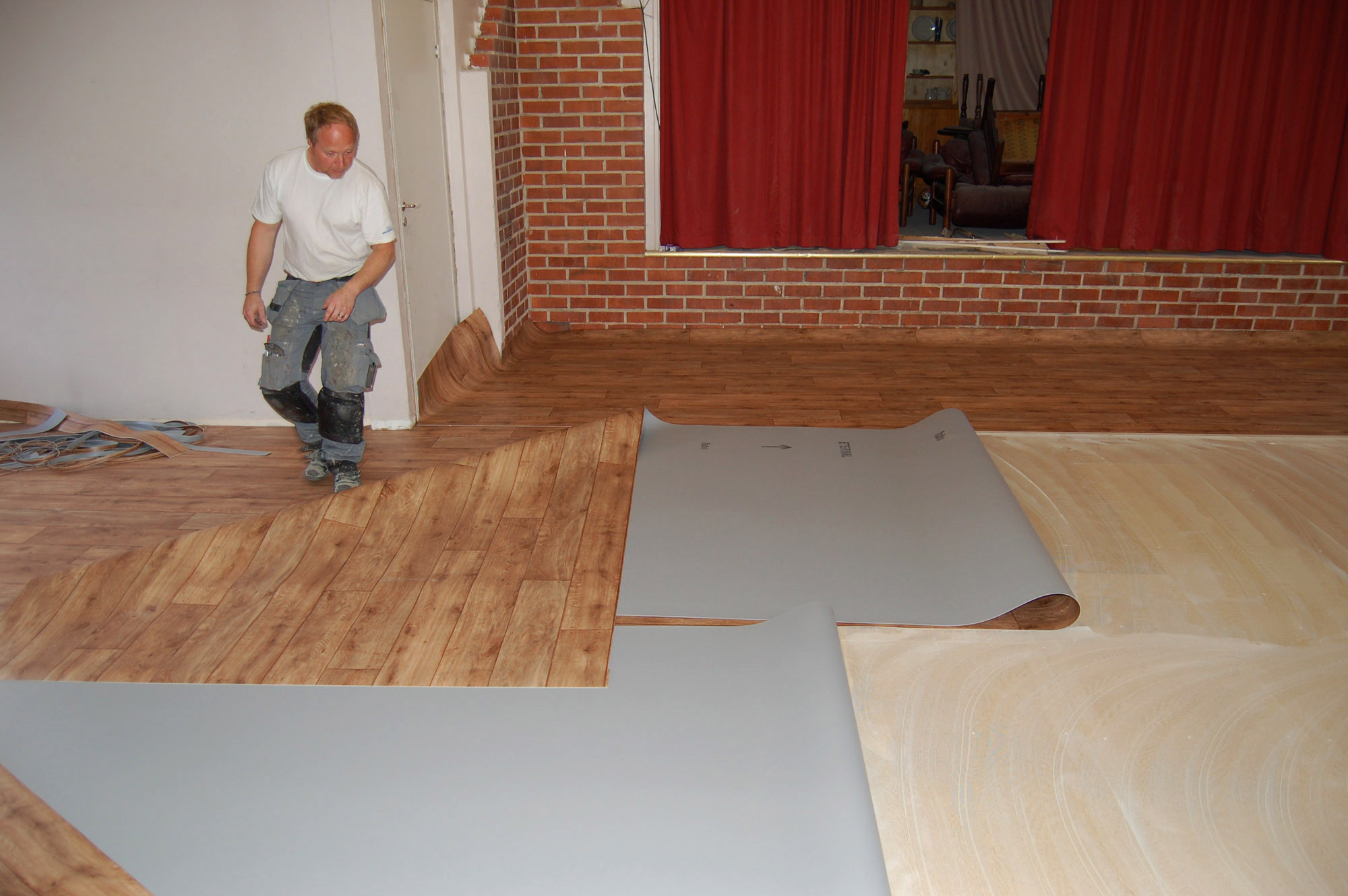 Röste.nu – Röstebilder – Så fick Dönjegården nytt golv 2010