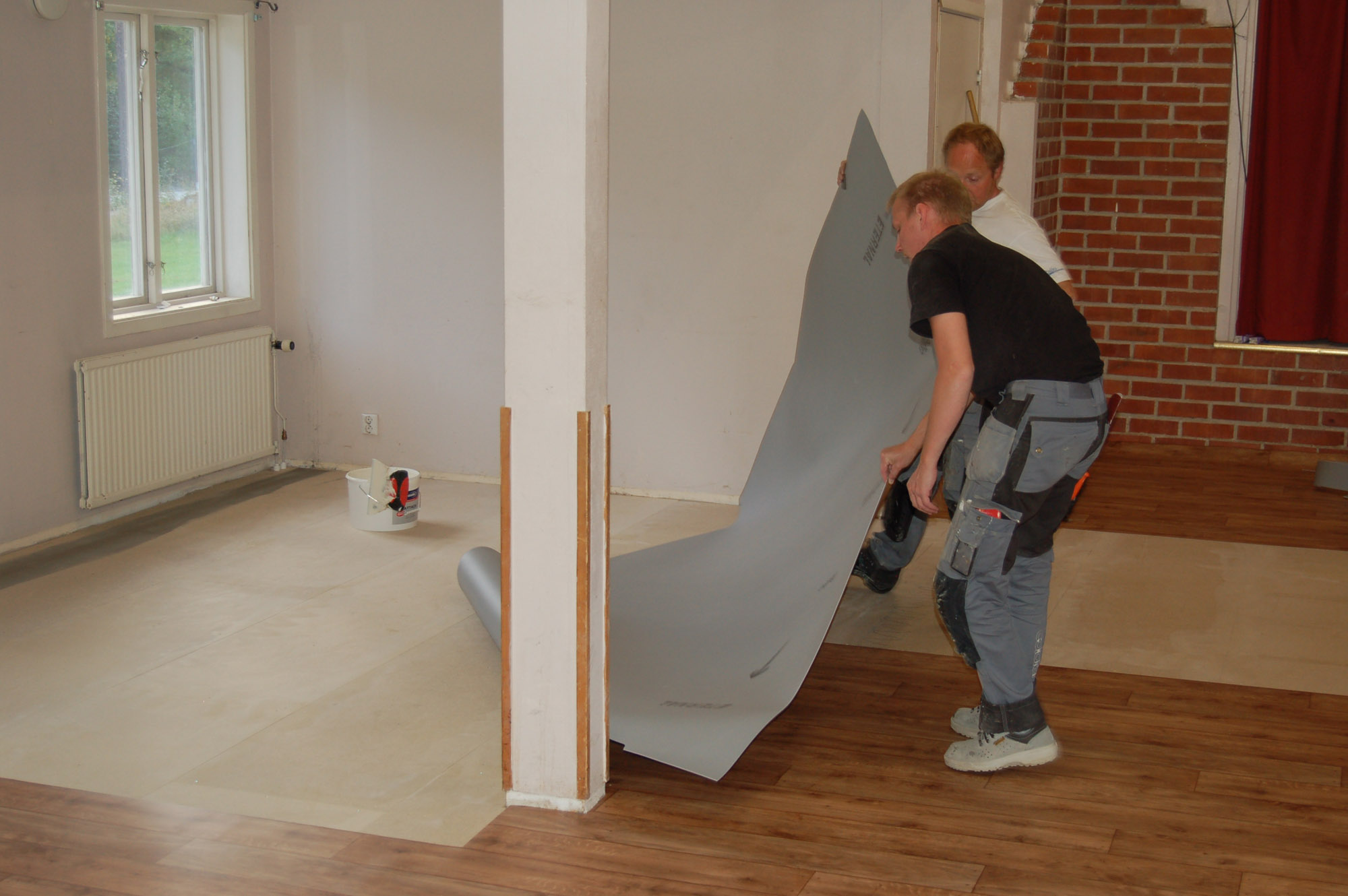 Röste.nu – Röstebilder – Så fick Dönjegården nytt golv 2010