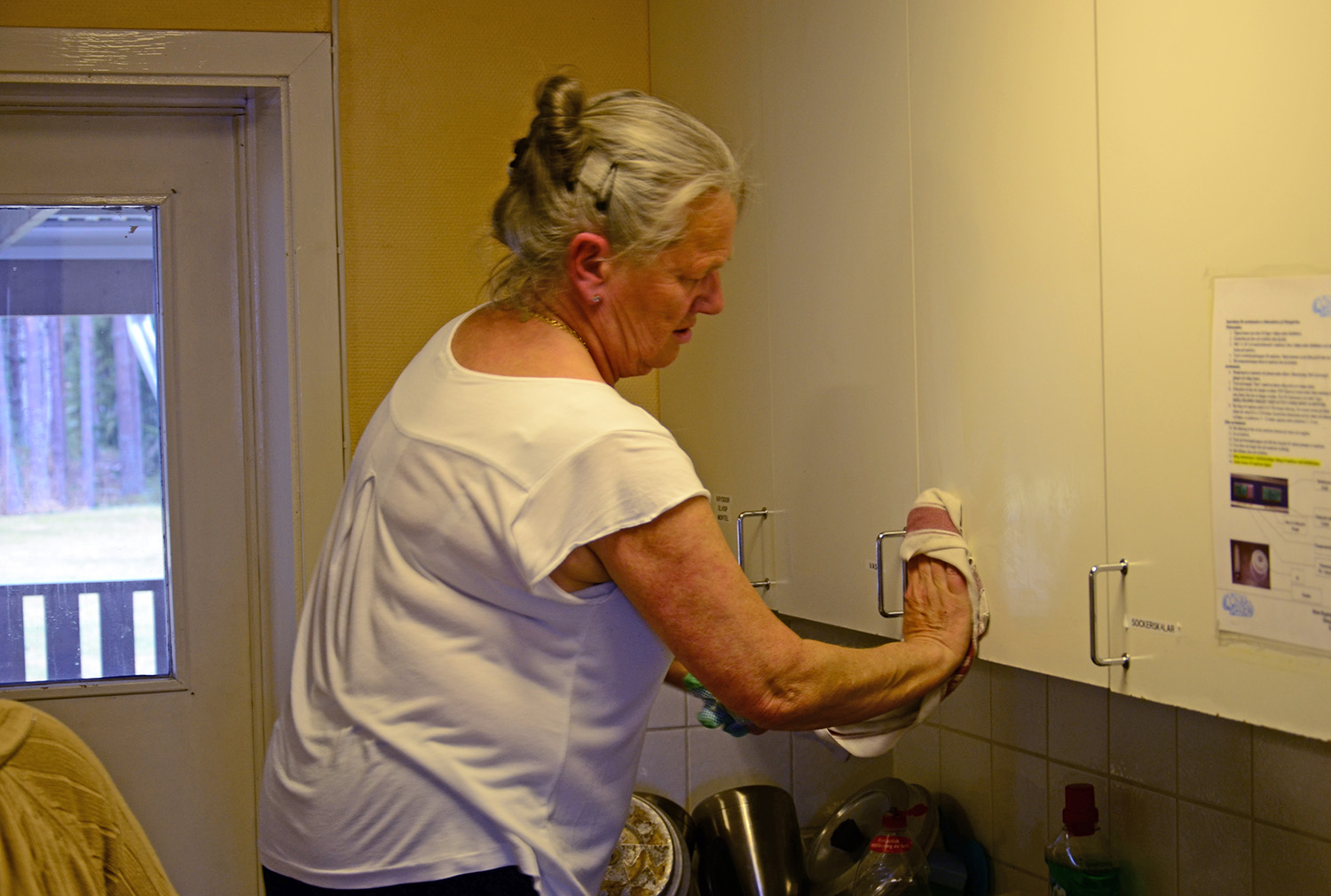 Röste. nu – Röstebilder – Städkväll i Dönjegården 2015