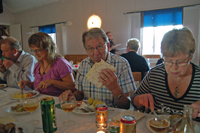 Röste.nu – Röstebilder – Surströmmingsfest i Dönjegården 2009