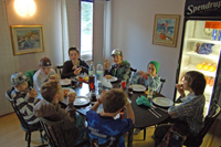 Röste.nu – Röstebilder – Surströmmingsfest i Dönjegården 2009