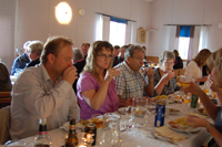 Röste.nu – Röstebilder – Surströmmingsfest i Dönjegården 2009