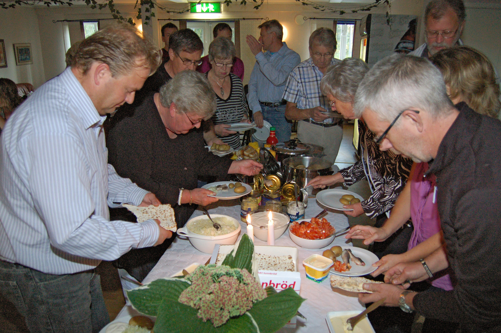 Röste.nu – Röstebilder – Surströmmingsfest i Dönjegården 2009