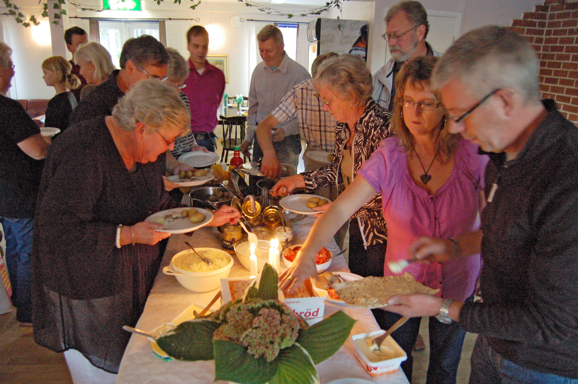 Röste.nu – Röstebilder – Surströmmingsfest i Dönjegården 2009