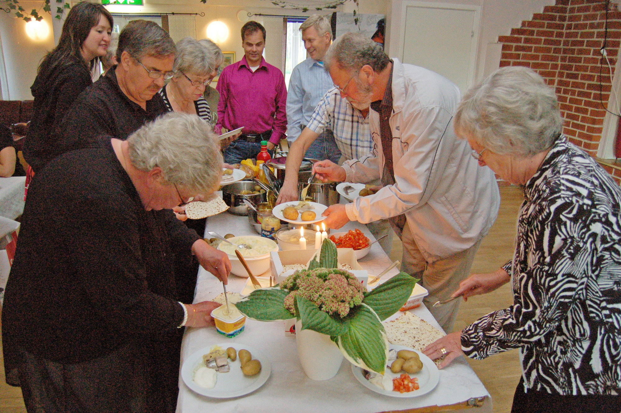 Röste.nu – Röstebilder – Surströmmingsfest i Dönjegården 2009