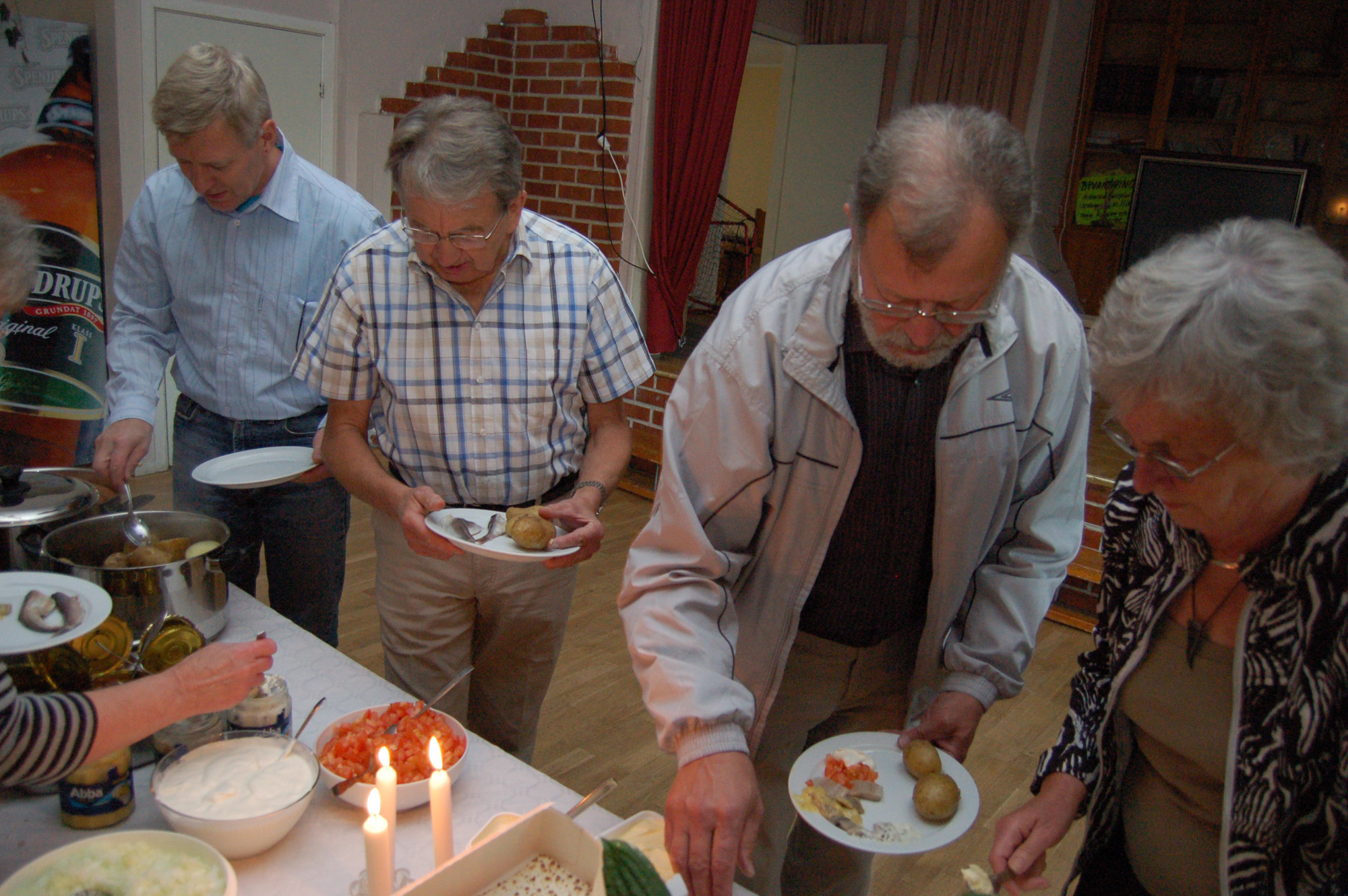 Röste.nu – Röstebilder – Surströmmingsfest i Dönjegården 2009