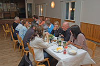 Röste.nu – Röstebilder – Surströmmingsfest för tionde året i Dönjegården 2010