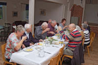 Röste.nu – Röstebilder – Surströmming, sill och korv i Dönjegården 2011
