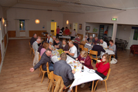 Röste.nu – Röstebilder – Surströmming, sill och korv i Dönjegården 2011
