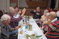 Röste.nu – Röstebilder – Surströmming, sill och korv i Dönjegården 2011