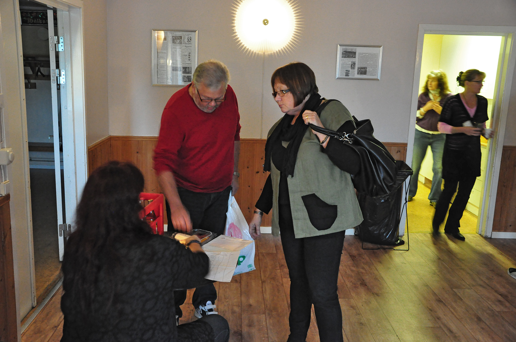 Röste.nu – Röstebilder – Surströmmingsfest i Dönjegården 2012