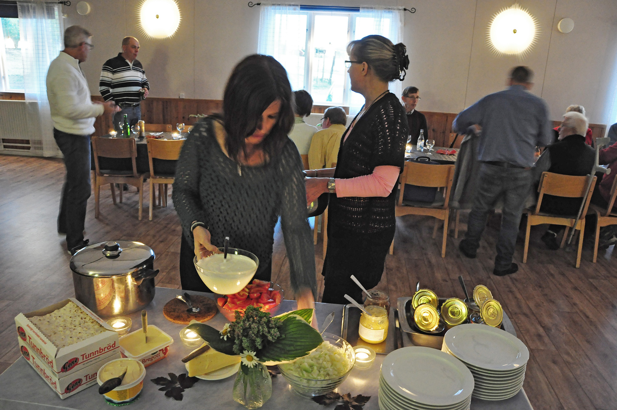 Röste.nu – Röstebilder – Surströmmingsfest i Dönjegården 2012