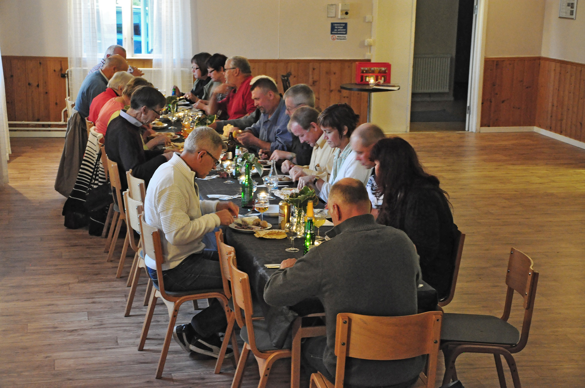 Röste.nu – Röstebilder – Surströmmingsfest i Dönjegården 2012