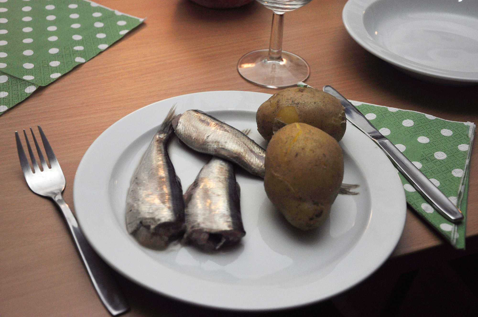 Röste.nu – Röstebilder – Surströmmingsfest i Dönjegården 2013